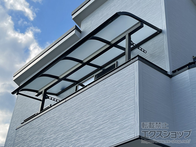 東京都町田市ののバルコニー・ベランダ屋根 ソラリア R型 屋根タイプ 単体 積雪〜20cm対応 施工例