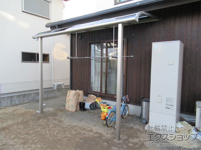 愛媛県西条市ののテラス屋根 ソラリア R型 テラスタイプ 単体 積雪〜20cm対応＋吊り下げ式固定物干し 施工例