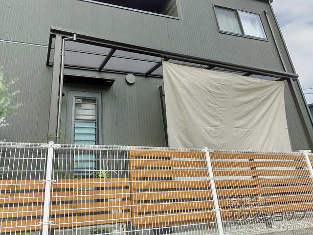 滋賀県大津市ののテラス屋根 ソラリア F型 テラスタイプ 単体 積雪〜20cm対応*前面台形納まり 施工例