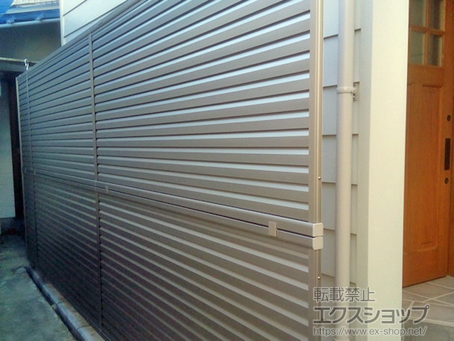 静岡県静岡市ののフェンス・柵 ミエーネフェンス 目隠しルーバータイプ 2段支柱 自立建て用 施工例