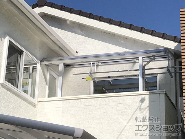 京都府亀岡市ののバルコニー・ベランダ屋根 ソラリア R型 屋根タイプ 単体 積雪〜20cm対応＋吊り下げ式固定物干し 標準タイプ 施工例