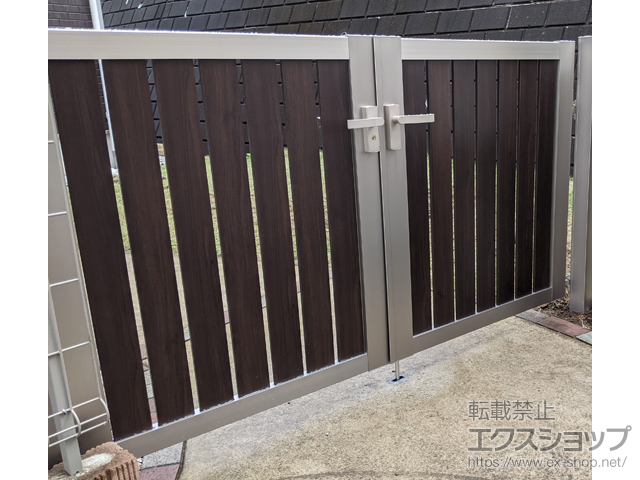東京都町田市のの門扉 開き門扉AB ウッディTS2型 両開き 柱使用＋デザイナーズパーツ 施工例