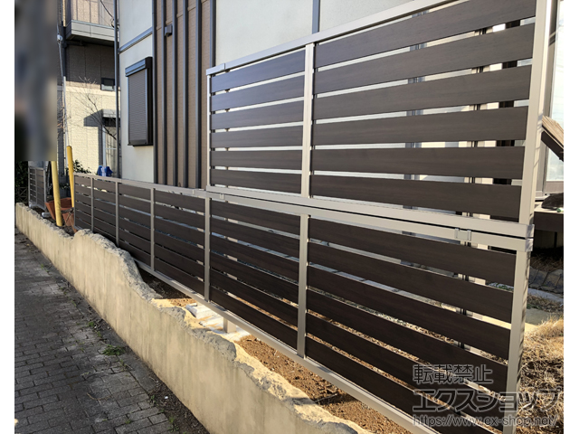 千葉県四街道市ののフェンス・柵 モクハイフェンス　フリーポール・アルミ多段柱仕様 施工例