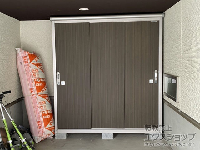 東京都江東区のの物置・屋外倉庫 エスモ 一般型 1797×520×1959（ESE-1805A） ESE-1805A-DW 施工例