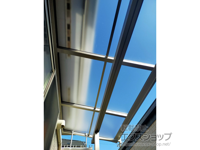 東京都江戸川区ののバルコニー・ベランダ屋根 ソラリア F型 屋根タイプ 単体 積雪〜20cm対応 施工例