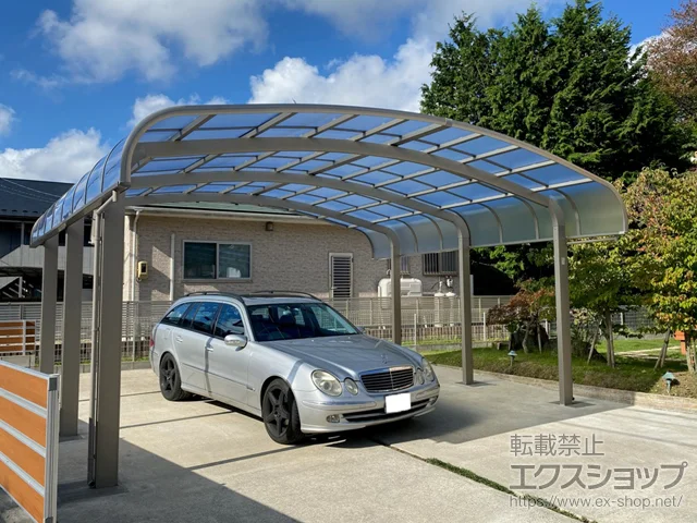 宮城県富谷市のLIXIL(リクシル)のカーポート フーゴR(ラウンドスタイル) 袖壁 ワイド 基本 積雪50cm 施工例