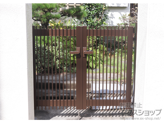 神奈川県横須賀市のの門扉 シンプレオ門扉T1型 縦格子 両開き 門柱使用 施工例