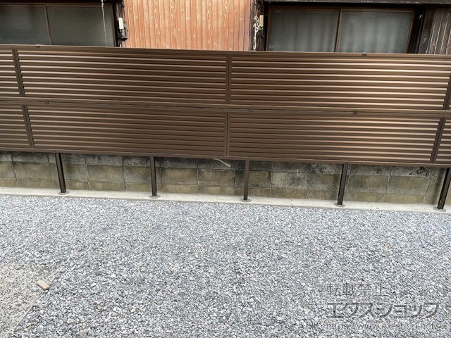 福岡県北九州市ののフェンス・柵 ミエーネフェンス 目隠しルーバータイプ 2段支柱 ブロック建て用 施工例