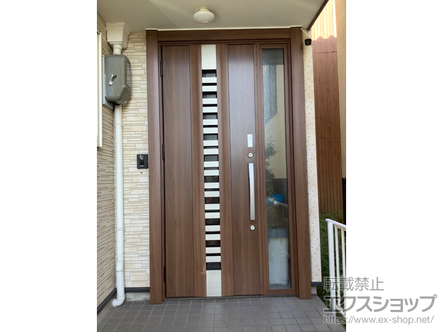 愛知県名古屋市のLIXIL リクシル（トステム）の玄関ドア リシェント玄関ドア3 断熱K4仕様 片袖仕様(ランマ無)L G82型 ※カザスプラス仕様 施工例