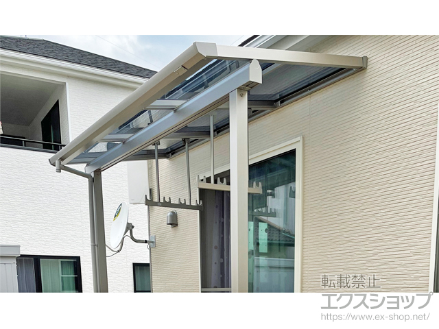 大分県中津市ののテラス屋根 ソラリア F型 テラスタイプ 単体 積雪〜20cm対応＋吊り下げ式固定物干し 標準タイプ 施工例