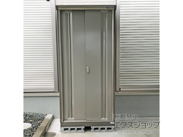 岡山県岡山市のの物置・屋外倉庫 ナイソーシスター　900×580×1903（KMW-096EP） KMW-096EP-NG 施工例