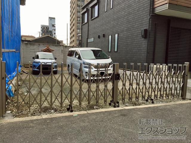 大阪府大阪市ののカーゲート トリップゲートII 2型 スタンダード ノンレール 両開き　60W(30S+30M) 施工例