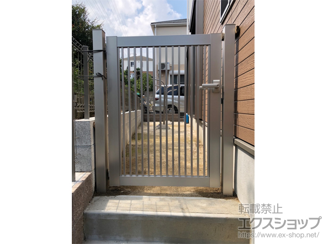 福岡県北九州市のの門扉 シンプレオ門扉10型 たて粗格子 片開き 門柱使用 施工例