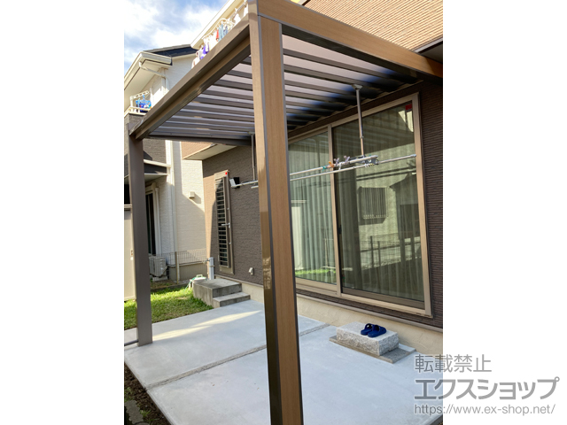 埼玉県白岡市ののテラス屋根 F.リード憩 テラスタイプ 単体 木調タイプ 積雪〜20cm対応＋竿掛けセット 脱着式 施工例