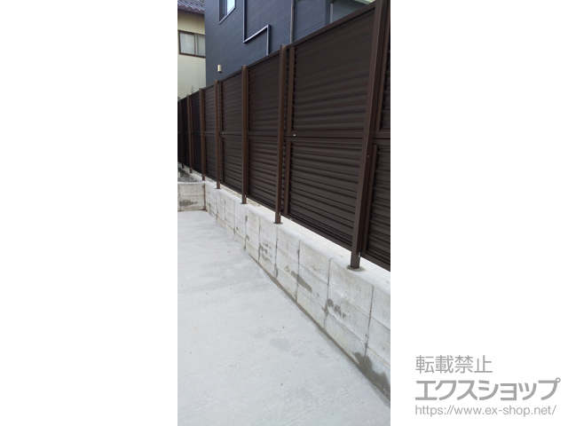 島根県松江市ののフェンス・柵 ミエーネフェンス 目隠しルーバータイプ 2段支柱 ブロック建て用 施工例