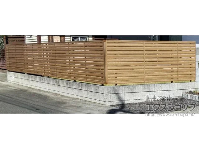 熊本県八代市のLIXIL(リクシル)のフェンス・柵・塀 フェンスAA YS1型 横スリット ゆらぎ 木調カラー フリーポールタイプ 施工例