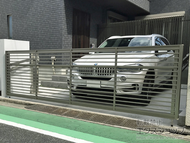 東京都葛飾区ののカーゲート ワイドオーバードアS1型 電動式 施工例