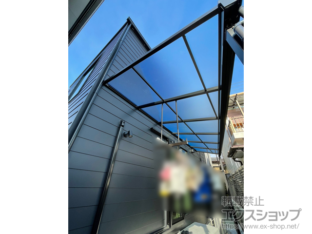 高知県高知市ののテラス屋根 ソラリア F型 テラスタイプ 単体 積雪〜20cm対応*前面台形納まり 施工例