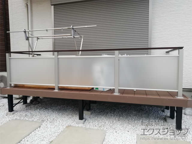 愛知県春日井市ののウッドデッキ リウッドデッキ 200+ ルシアスデッキフェンスB04型＜ポリカパネルタイプ＞ 施工例