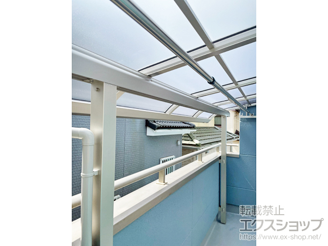 千葉県柏市ののバルコニー・ベランダ屋根 プレシオステラスII R型 屋根タイプ 単体 積雪〜20cm対応＋吊り下げ式固定物干し 標準タイプ 施工例