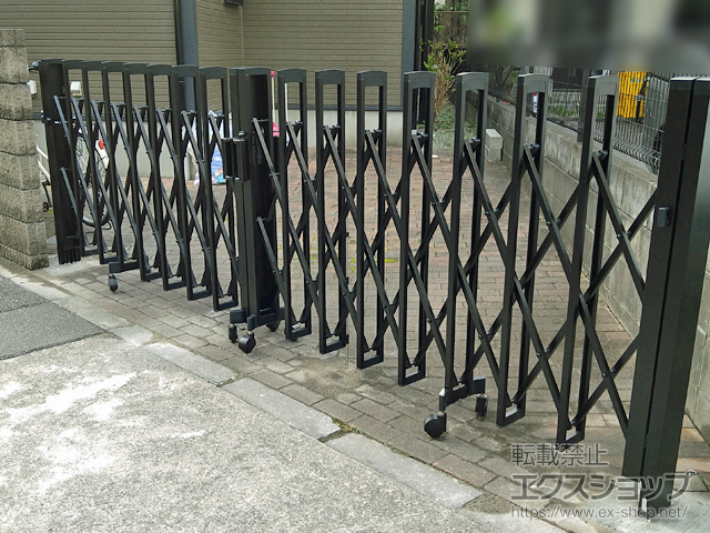 東京都足立区ののカーゲート トリップゲートII 2型 スタンダード ノンレール 両開き*44W（22S+22M) 施工例