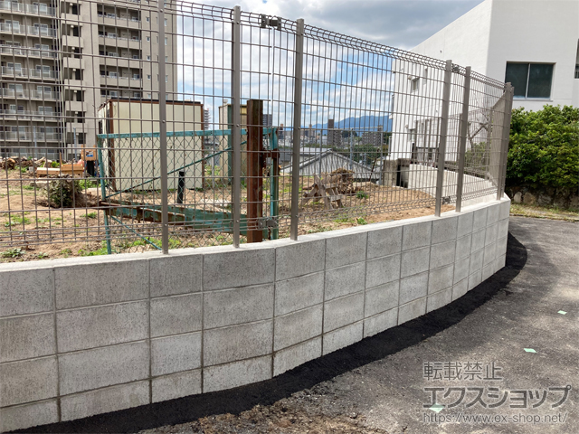 広島県広島市ののフェンス・柵 ハイグリッドフェンスN8型 フリーポールタイプ 施工例