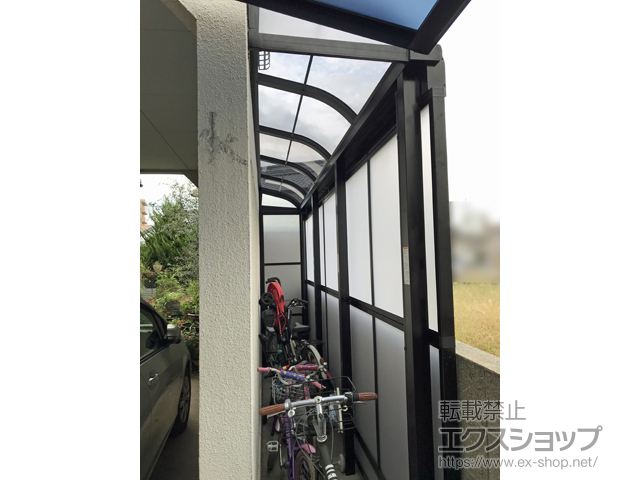 岡山県岡山市ののストックヤード スピーネストックヤードR型 パネルタイプ 片側FIX、片側オープン仕様 積雪〜20ｃｍ対応 施工例