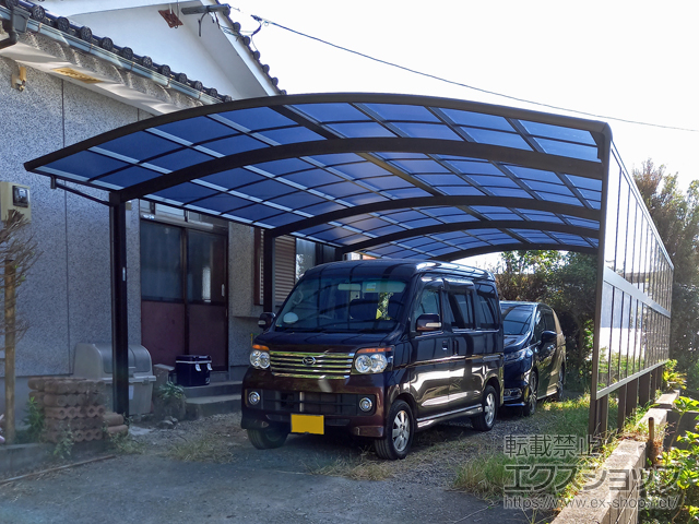 鹿児島県南九州市ののカーポート プレシオスポート ワイド 縦連棟 積雪〜20cm対応＋サイドパネル（片側） 施工例
