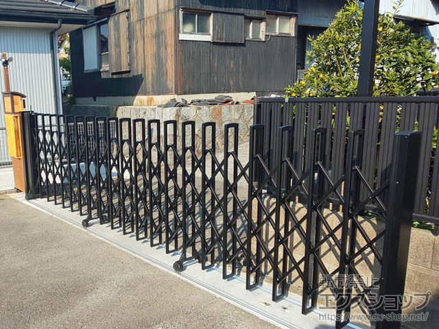 愛知県知多郡阿久比町ののカーゲート ニューハピネスHG フラットレール 片開き 電動式 490S 施工例