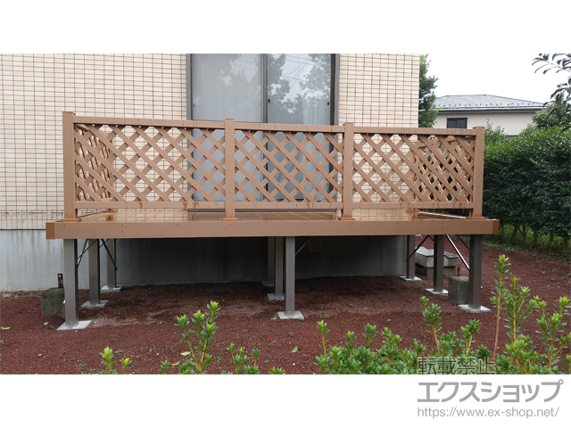 静岡県伊東市ののウッドデッキ リウッドデッキ 200＋リウッドデッキフェンス2型＜ラチス格子＞ 施工例