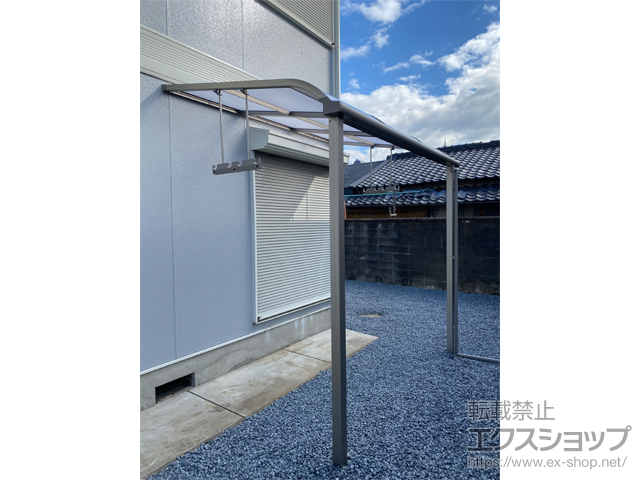 奈良県大和郡山市ののテラス屋根 スピーネ R型 テラスタイプ 単体 積雪〜20cm対応＋吊り下げ物干しAセット 施工例