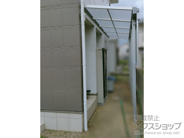 福岡県古賀市ののテラス屋根 ソラリア F型 テラスタイプ 単体 積雪〜20cm対応+前面パネル 施工例