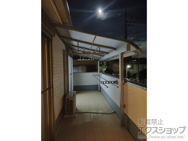 大阪府茨木市ののバルコニー・ベランダ屋根 ソラリア R型 屋根タイプ 単体 積雪〜20cm対応 施工例