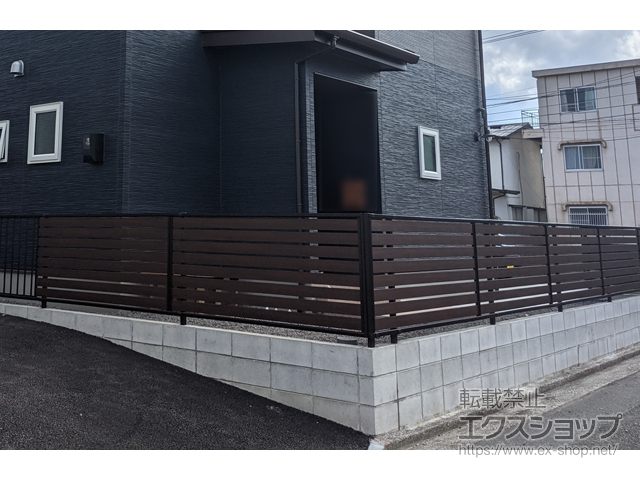 大分県佐伯市ののフェンス・柵 モクアルフェンス 横板タイプ　自由柱施工 施工例