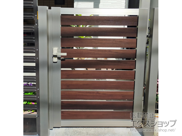 神奈川県横浜市のの門扉 開き門扉AB ウッディYS3型 片開き　柱使用 施工例