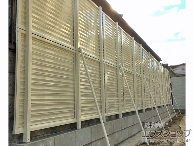 福島県伊達郡国見町ののフェンス・柵 ミエーネフェンス 目隠しルーバータイプ 2段支柱 ブロック建て用(パネル２段) 施工例