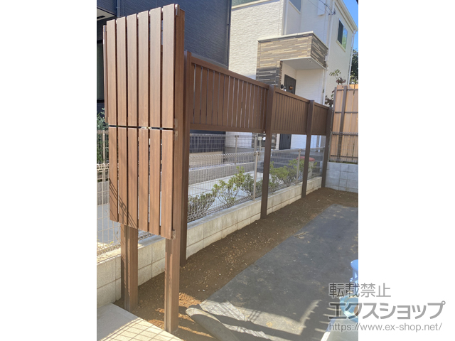 東京都小金井市ののフェンス・柵 ルシアスフェンスH01型 たて板格子 木調カラー 上段のみ設置 自立建て用 施工例