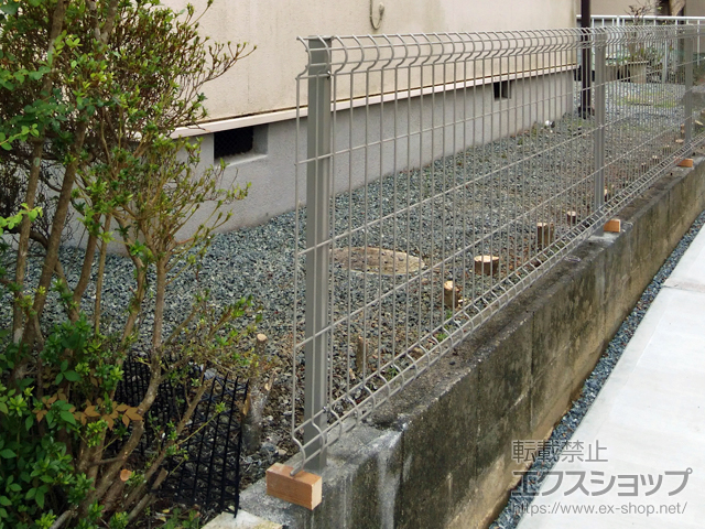 三重県津市ののフェンス・柵 イーネットフェンス 3F型 自由柱施工 施工例
