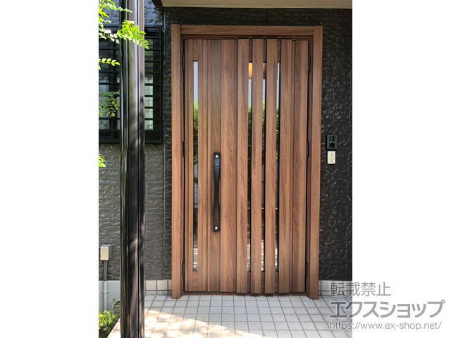 鹿児島県薩摩川内市のの玄関ドア リシェント玄関ドア3 断熱K4仕様 親子仕様(ランマ無)R G14型 ※手動仕様 施工例