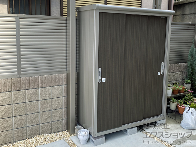 大阪府東大阪市のの物置・屋外倉庫 エスモ 一般型 1497×650×1959（ESE-1506A） ESE-1506A-DW 施工例