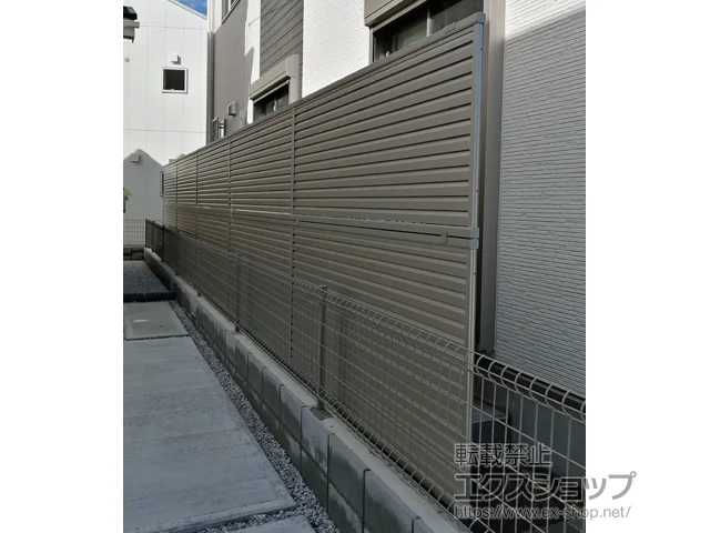 埼玉県川越市のValue Selectのフェンス・柵・塀 ミエーネフェンス 目隠しルーバータイプ 2段支柱 自立建て用 施工例