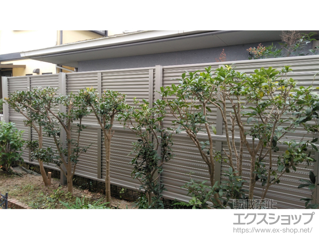 兵庫県神戸市ののフェンス・柵 ミエーネフェンス 目隠しルーバータイプ 2段支柱 自立建て用（パネル2段） 施工例