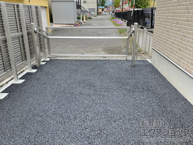 北海道札幌市ののカーゲート ルシアスアップゲート 2型 たて格子 手動 施工例