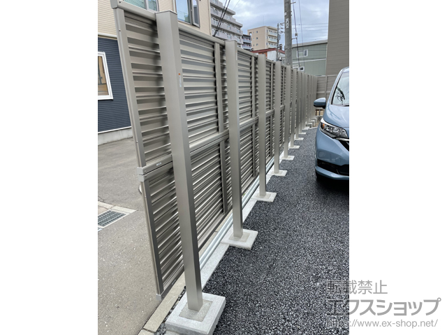 北海道札幌市ののフェンス・柵 ミエーネフェンス 目隠しルーバータイプ 2段支柱 自立建て用 施工例