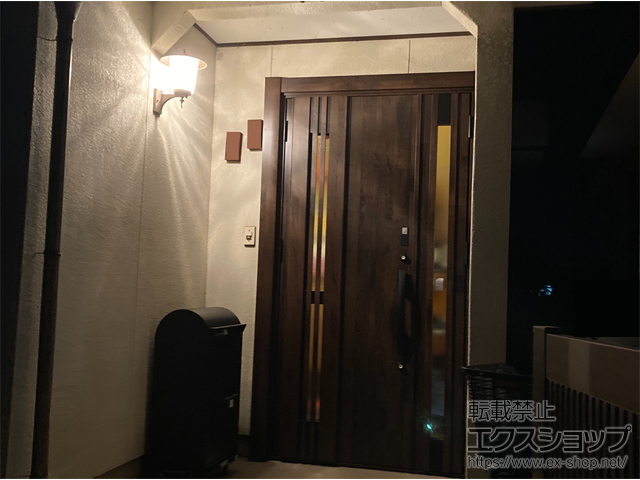 長野県千曲市のLIXIL リクシル（トステム）の玄関ドア リシェント玄関ドア3 断熱K4仕様 親子仕様(ランマ無)L M83型 ※タッチキー仕様(キー付リモコン) 施工例