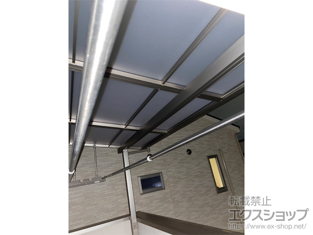 大阪府堺市ののバルコニー・ベランダ屋根 スピーネ F型 屋根タイプ 単体 積雪〜20cm対応＋吊り下げ物干しAセット 施工例