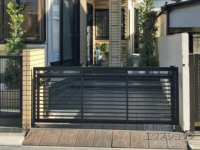 東京都葛飾区ののカーゲート 【特注】オーバードアS1型 手動式 施工例