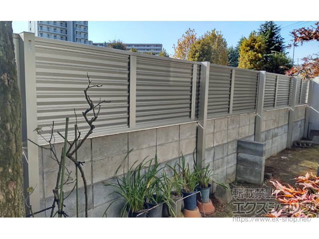 埼玉県蕨市ののフェンス・柵 ミエーネ目隠しルーバーフェンス 上段のみ設置 自立建て用 施工例