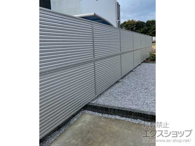 埼玉県比企郡滑川町ののフェンス・柵 ミエーネフェンス 目隠しルーバータイプ 2段支柱 自立建て用（パネル2段） 施工例
