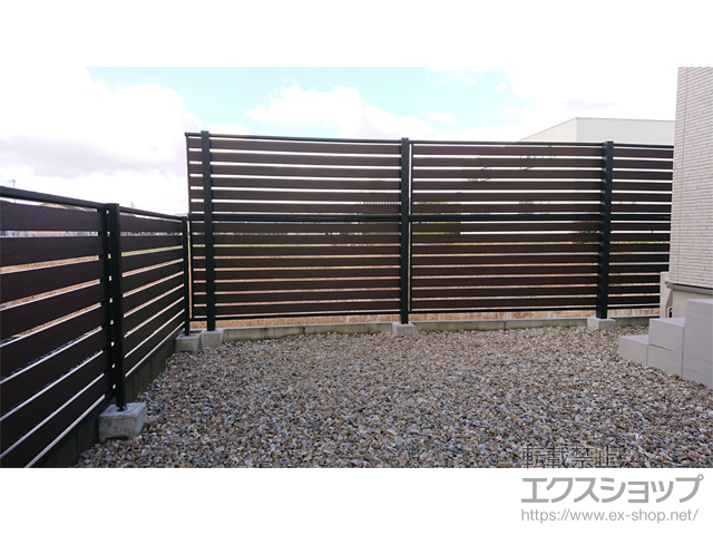 福井県鯖江市ののフェンス・柵 モクアルフェンス 横板タイプ 2段支柱 自立建て用+自由柱施工 施工例